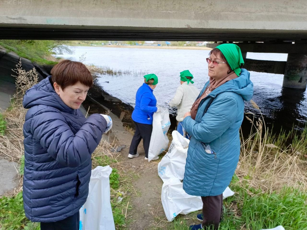 В Челябинской области учащиеся школы № 14 города Троицка вместе с учителями присоединились к акции «Вода России».