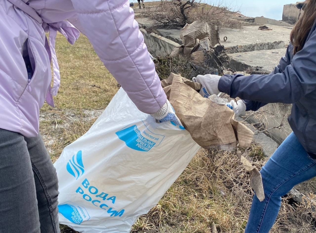 Уборка берегов озера Наливное