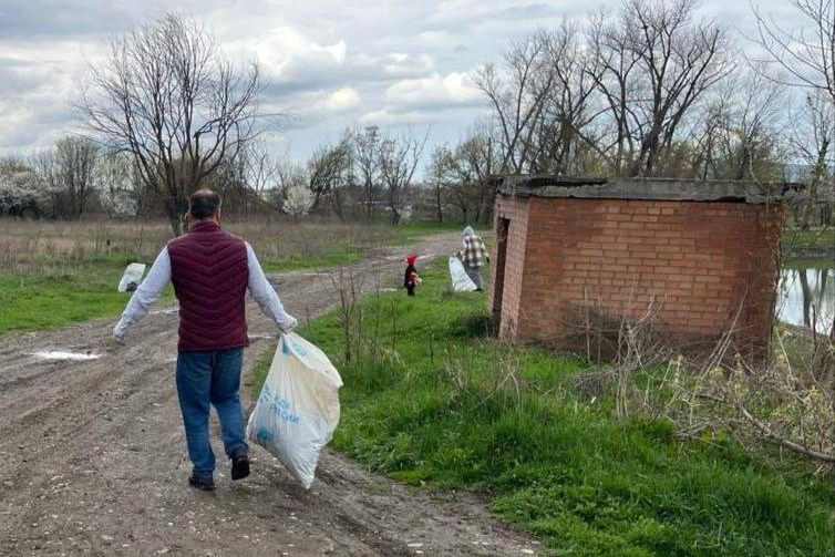 Сезон субботников стартовал в Карабулаке Сезон субботников стартовал в Карабулаке