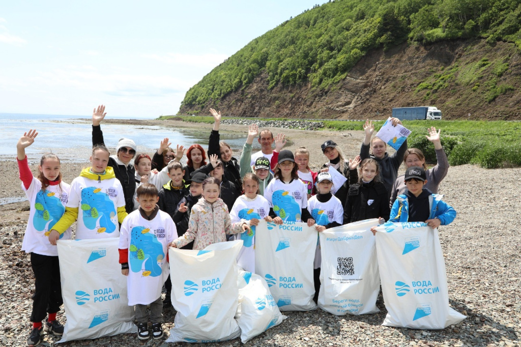 Юные экологи на Сахалине: Как молодежь очищает берега и изучает природу