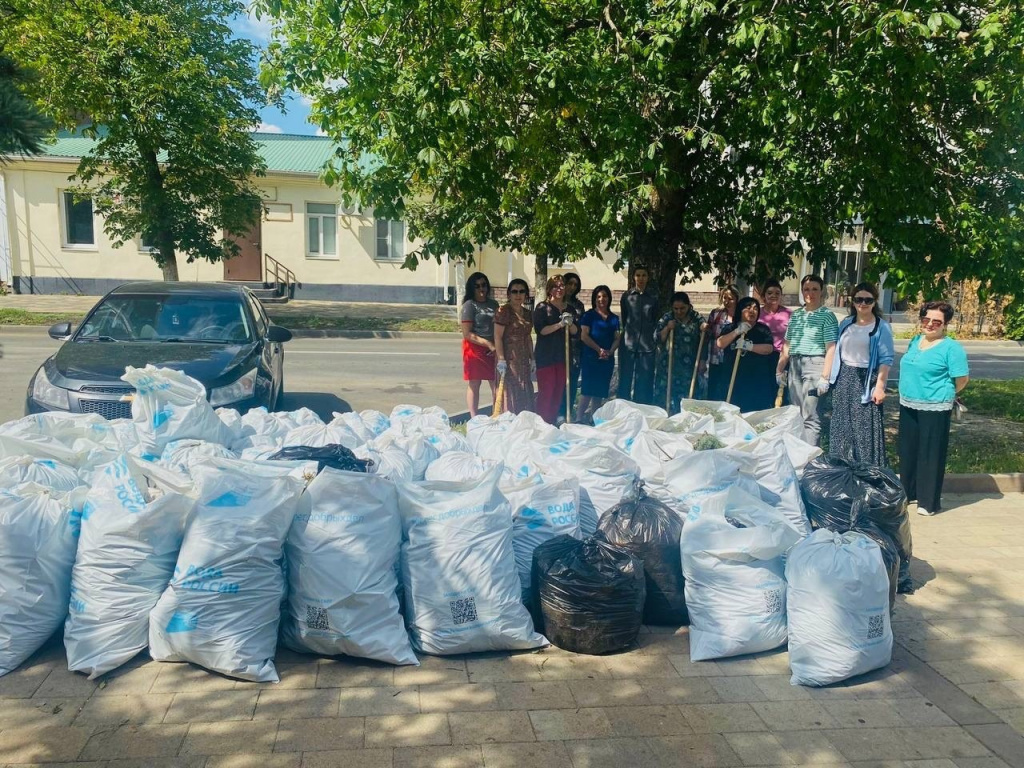 Волонтеры Карачаево-Черкессии собрали более 500 тонн мусора с побережий водоемов республики
