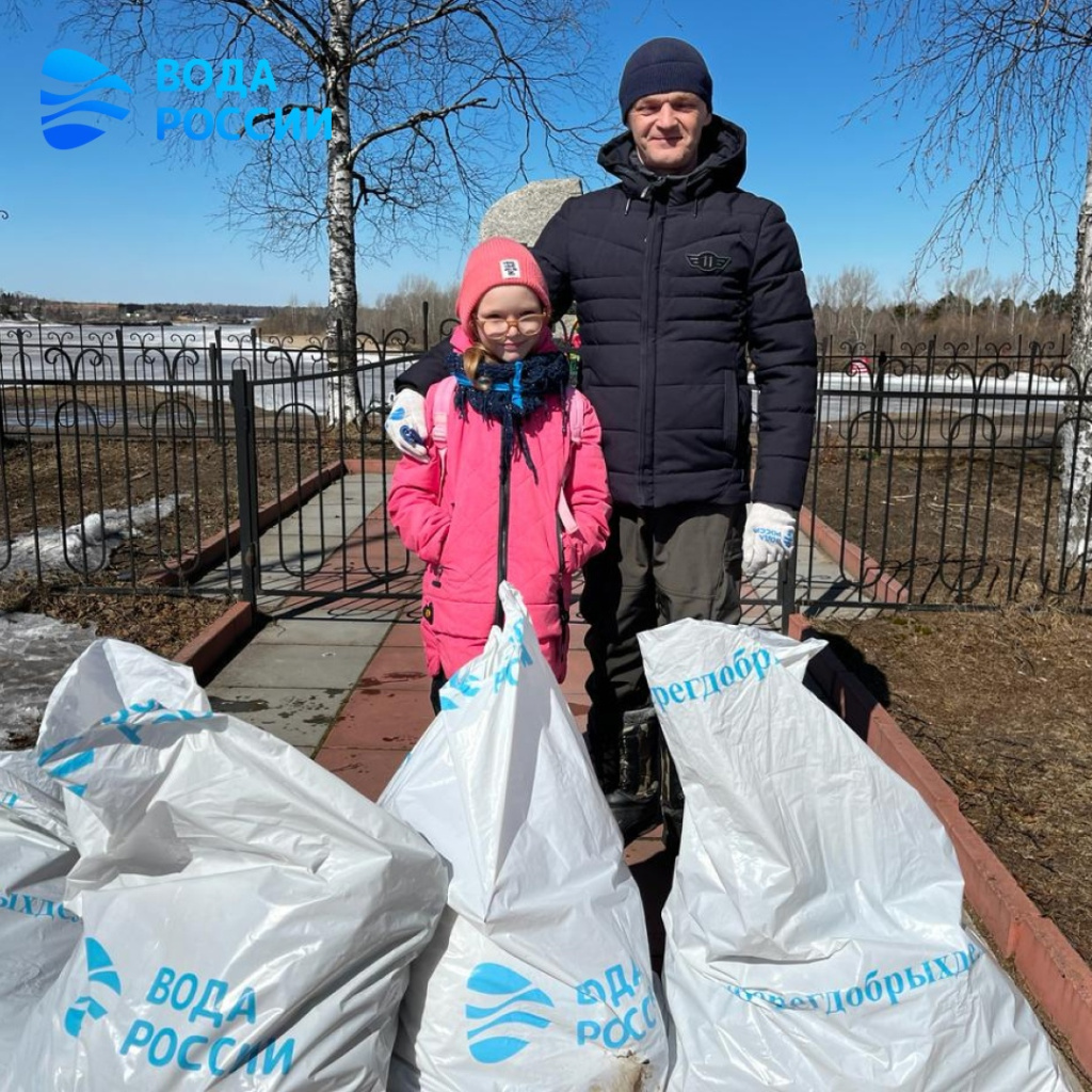 В Томской области 37 человек участвовали в субботнике на берегах реки Кеть.