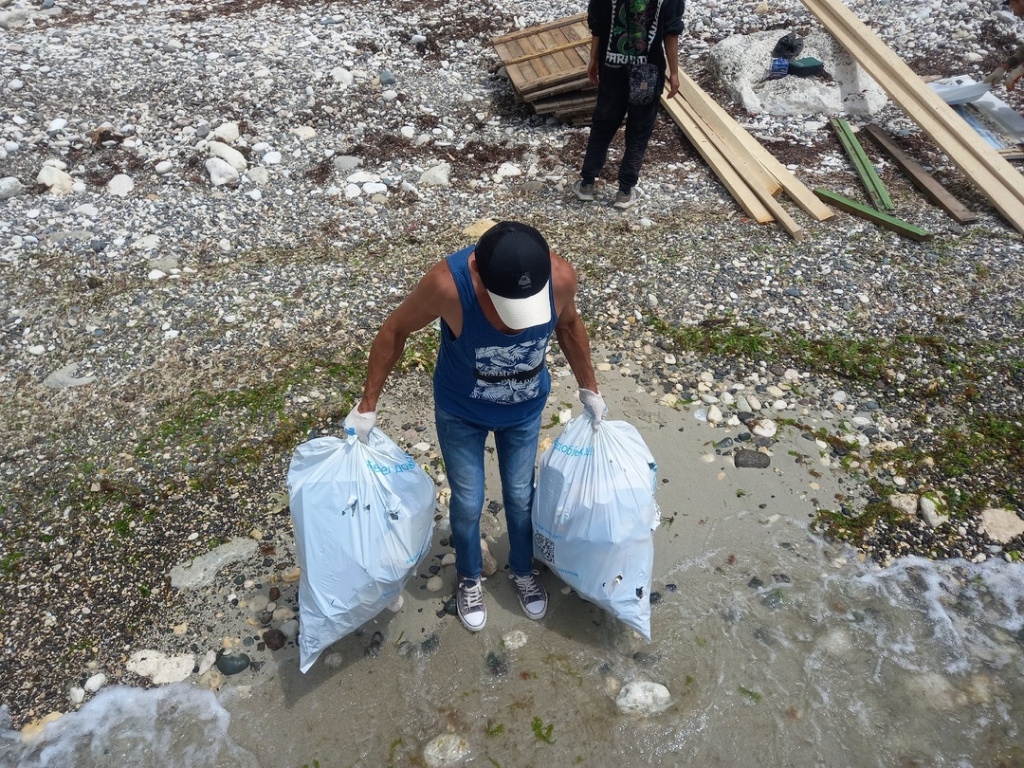 Как музыка и субботники помогают сохранять чистоту берегов