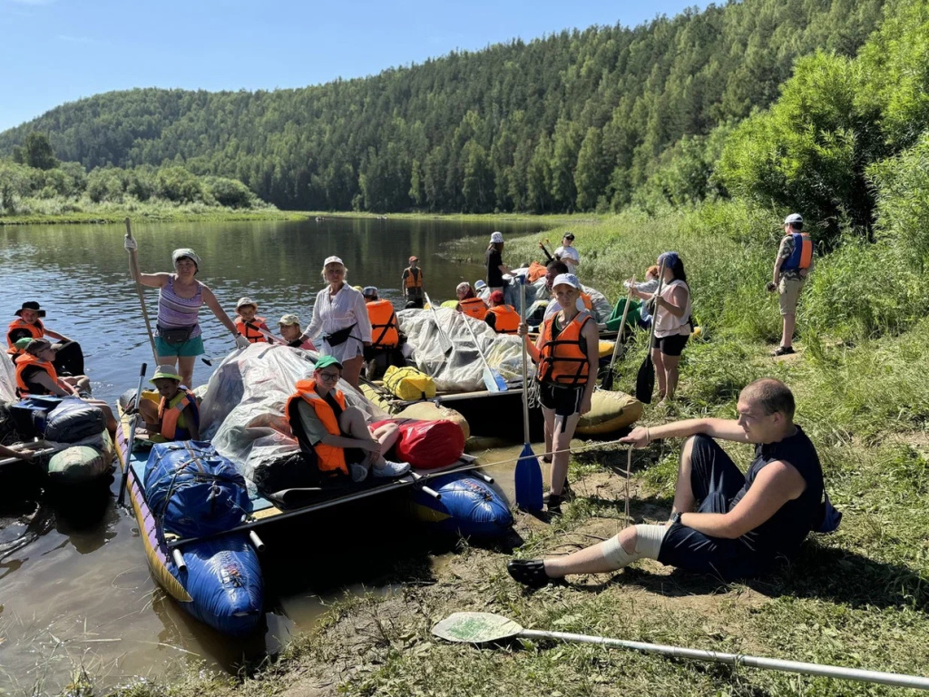 В Нижнем Тагиле учащиеся школы №44 вместе со своими учителями отправились в экосплав «Живая Чусовая» по великой уральской реке. В Нижнем Тагиле учащиеся школы №44 вместе со своими учителями отправились в экосплав «Живая Чусовая» по великой уральской реке.