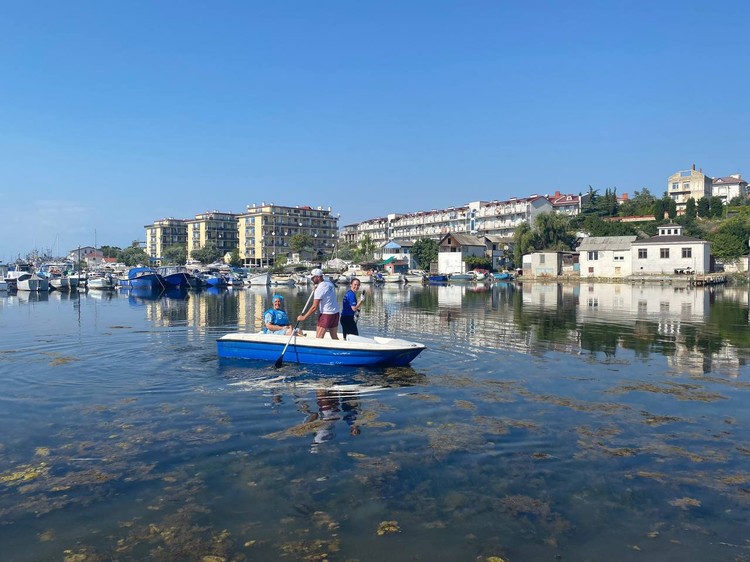 02 08 Стрелецкая бухта - на лодках.jpg