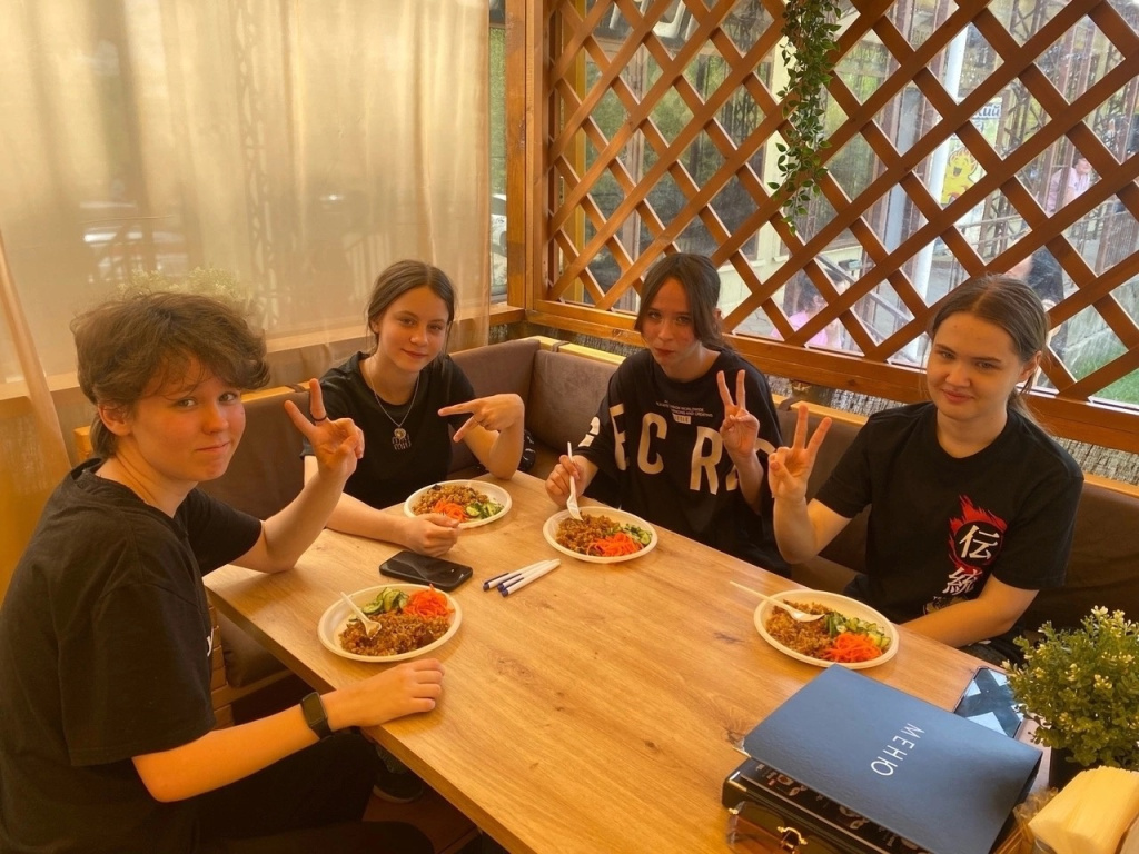 Юннаты г. Камышин Волгоградской области поучаствовали в крупном субботнике на берегах реки Камышинки – притока Волги.