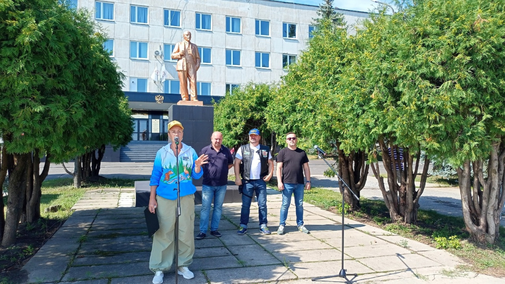 В Балахне участники и гости фестиваля вывезли с волжских берегов три кубометра мусора. В Балахне участники и гости фестиваля вывезли с волжских берегов три кубометра мусора.
