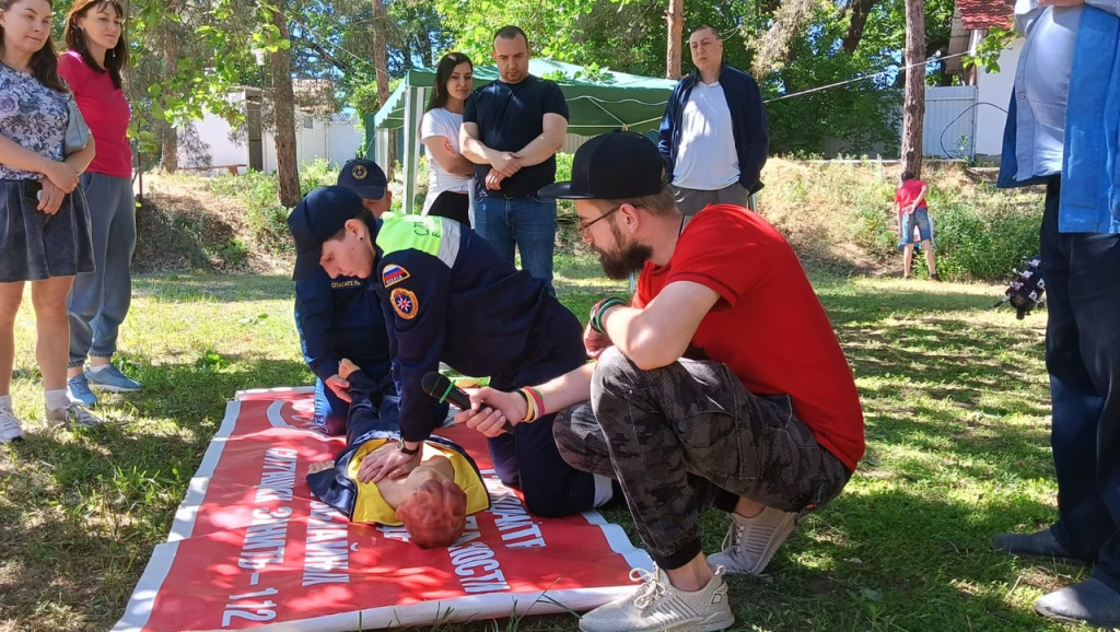 В Волгоградской области волонтеры совместили субботник с семейным праздником