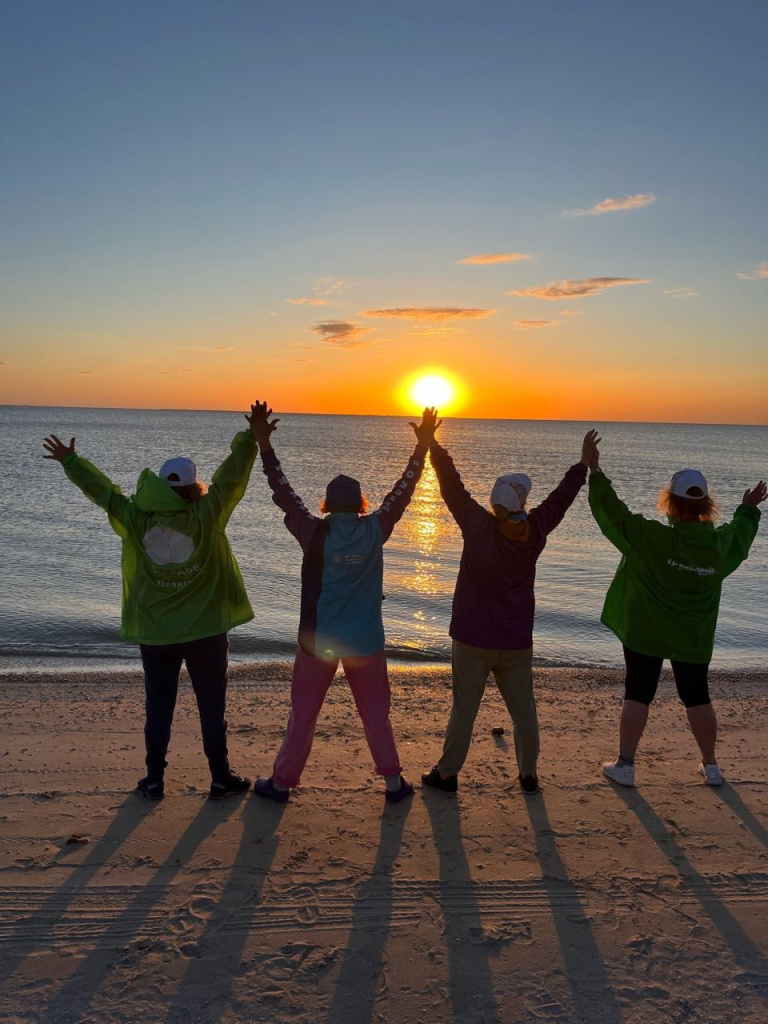 Волонтеры очистили от мусора берег Ейского лимана