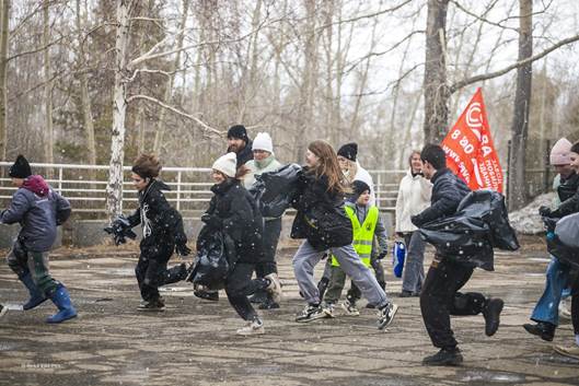 В Братске на берегу водохранилища прошел Green WorkOut - спортсмены тренировались и убирали мусор В Братске на берегу водохранилища прошел Green WorkOut - спортсмены тренировались и убирали мусор