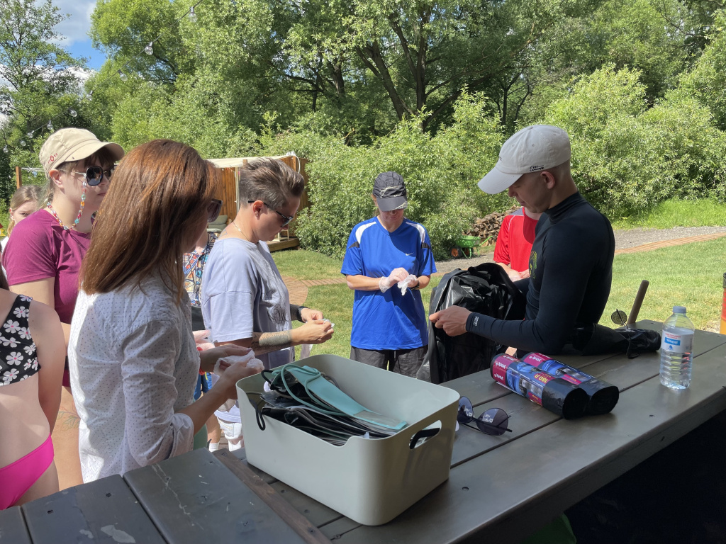 Побережья реки Пахры в усадьбе «Горки Ленинские» очистили волонтеры