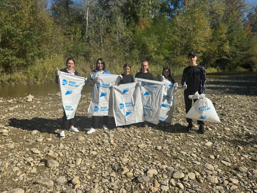 Уборка берегов реки Фарс Уборка берегов реки Фарс