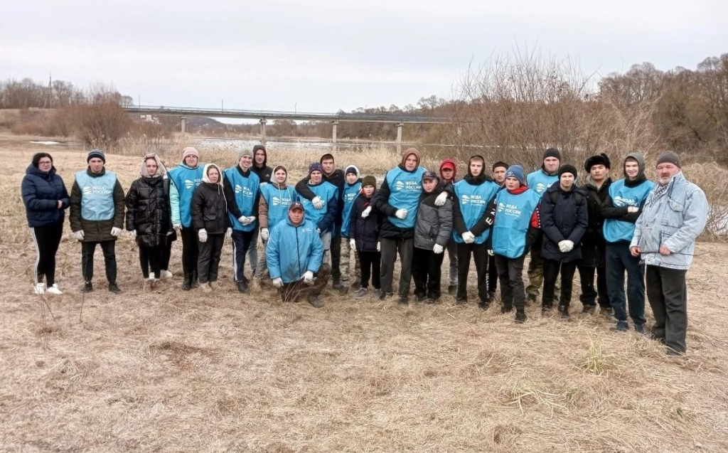 50 мешков мусора собрали студенты Курской области с речных берегов 50 мешков мусора собрали студенты Курской области с речных берегов
