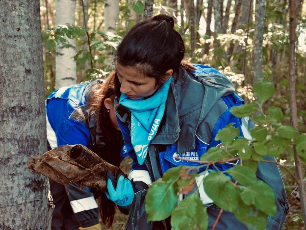 Сотрудники Микуньского ЛПУМГ привели в порядок берега реки Вычегды.