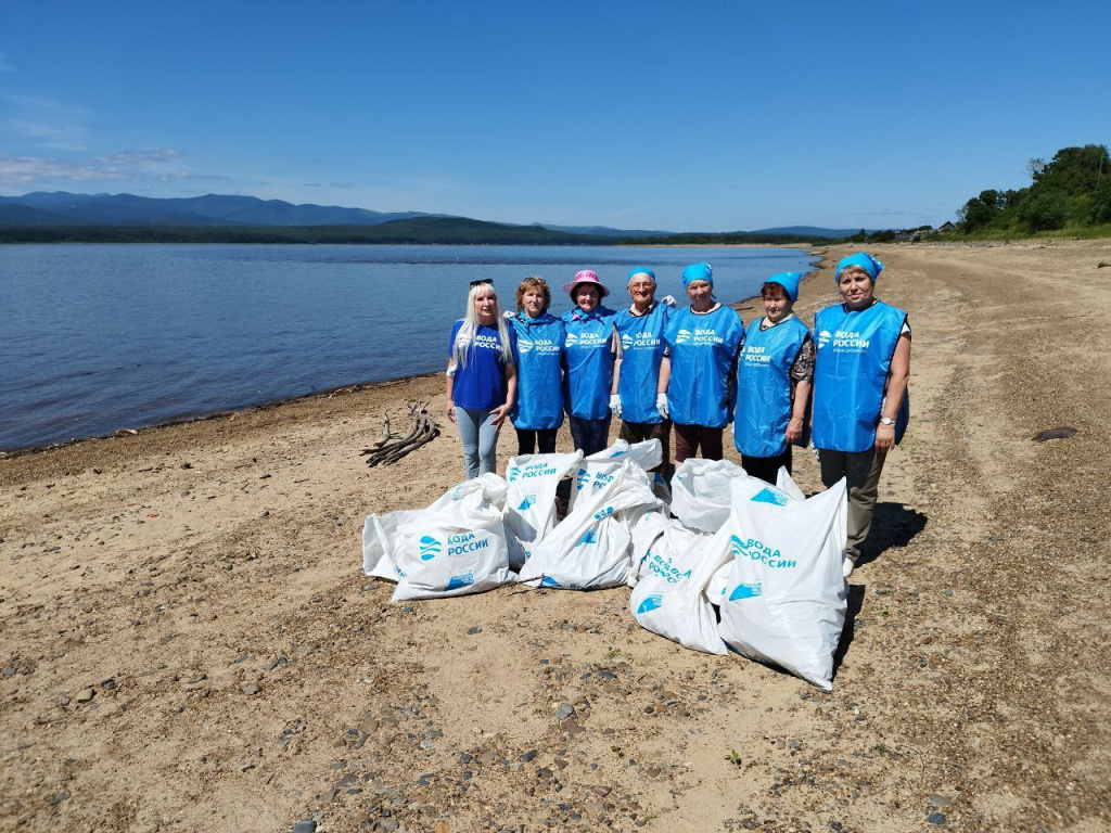 Акция на берегу реки Амур Акция на берегу реки Амур