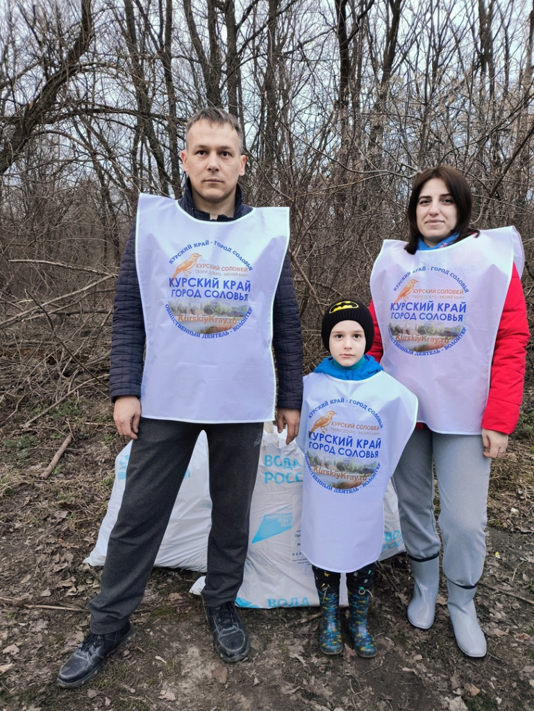 Берега Сейма приводят в порядок волонтеры Курской области