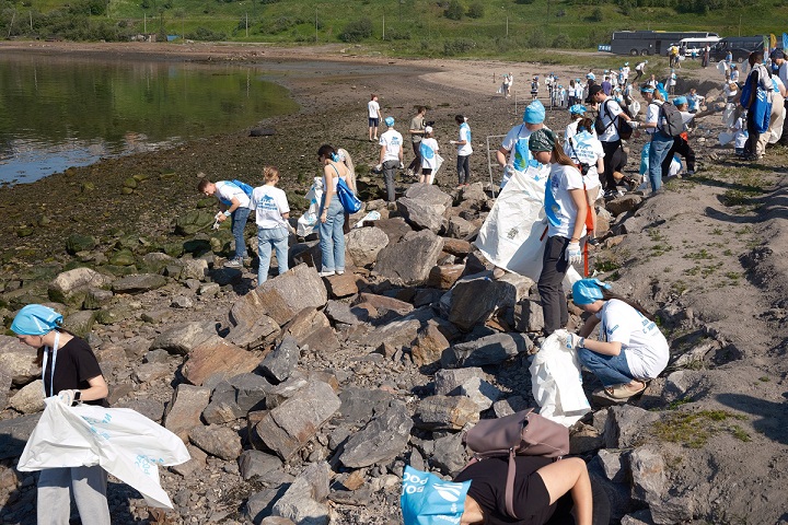 Добровольцы Вода России.jpg