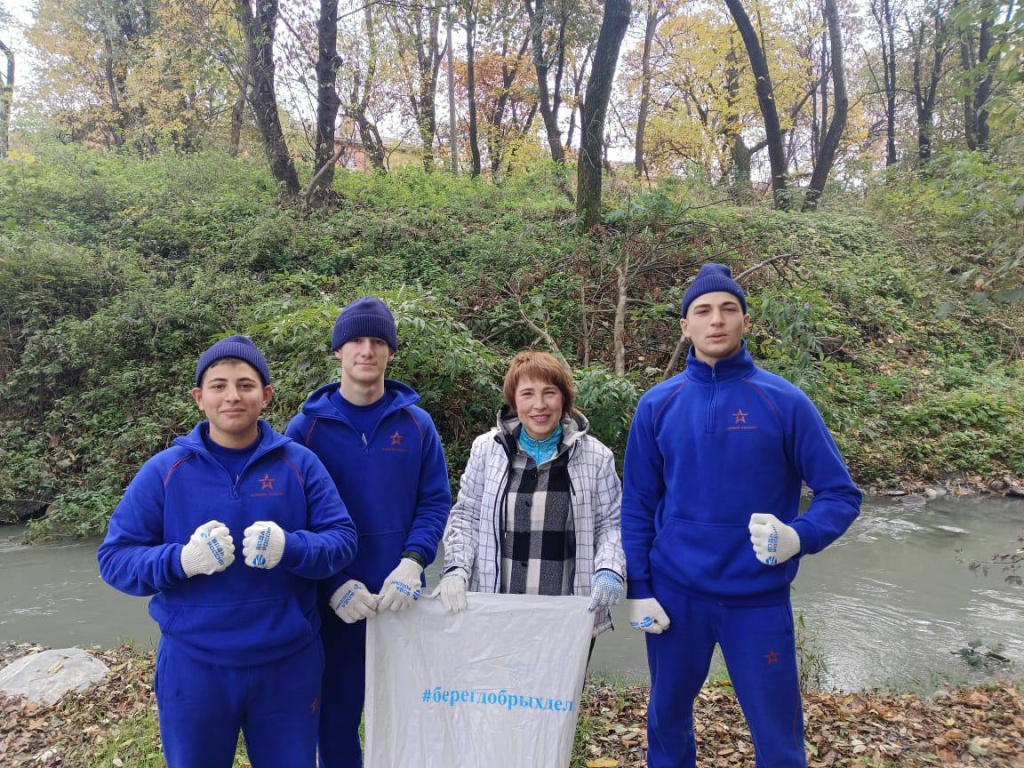 19 мешков мусора вывезли с берегов Терека суворовцы