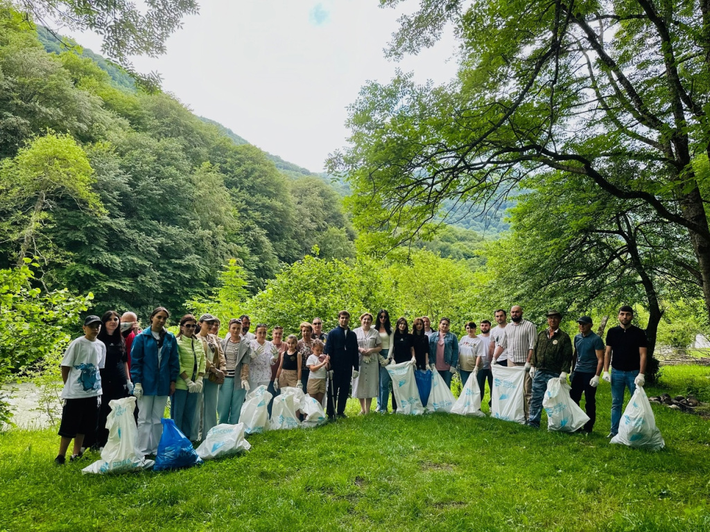 Волонтеры Карачаево-Черкессии собрали более 500 тонн мусора с побережий водоемов республики