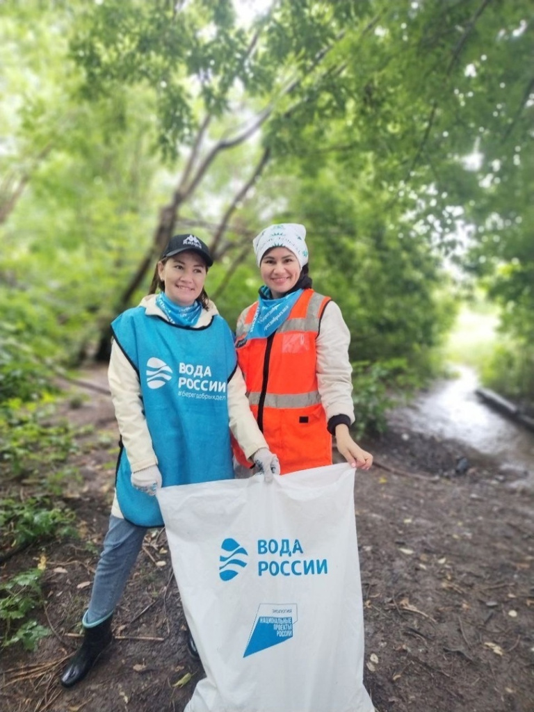 В Башкортостане волонтерский отряд Куйбышевской железной дороги провел субботник на берегах реки Белой