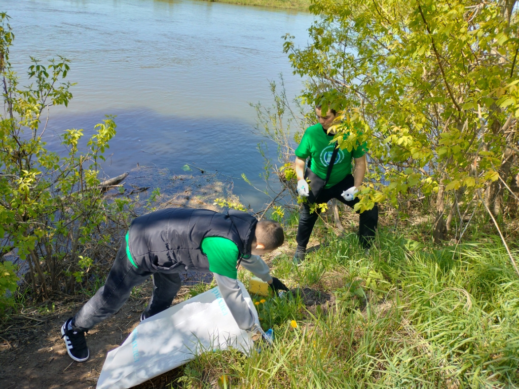 Башкирские волонтеры очистили от мусора 7 км побережья реки Ик
