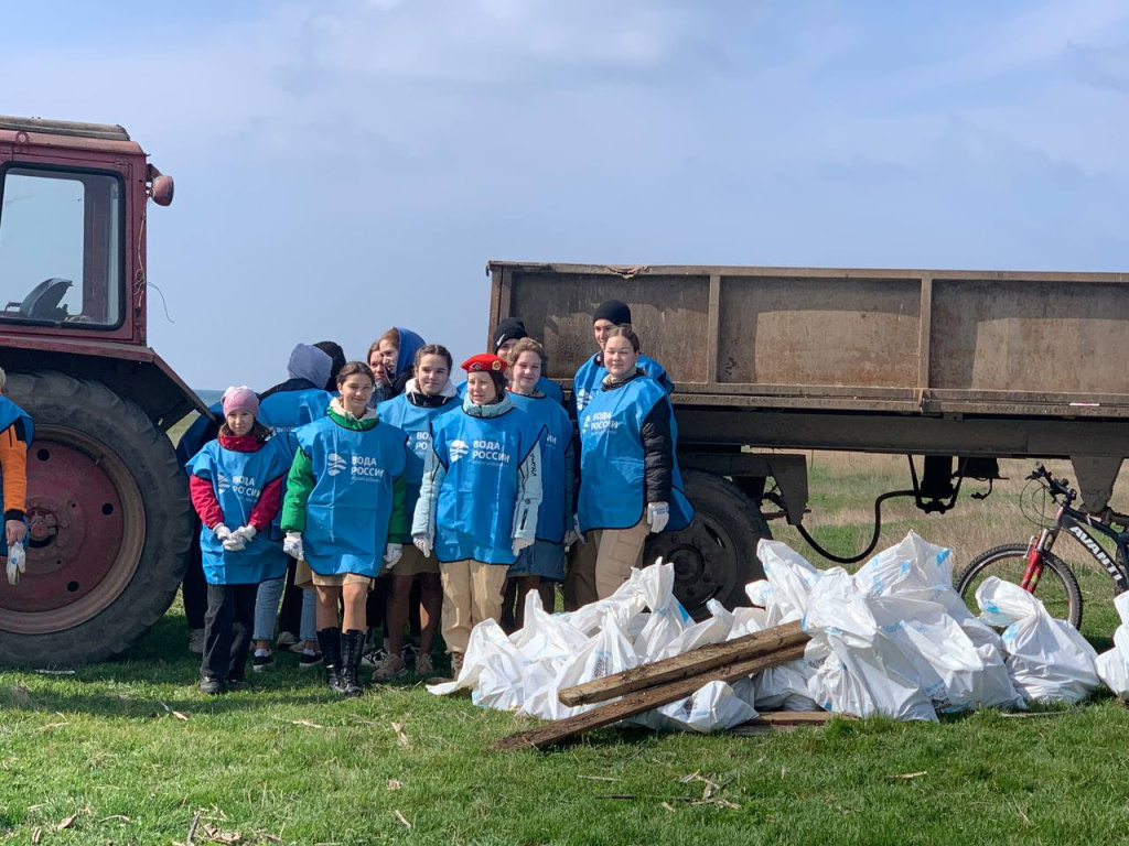 В День водных ресурсов волонтеры Херсонской области очистили берег Черного моря В День водных ресурсов волонтеры Херсонской области очистили берег Черного моря