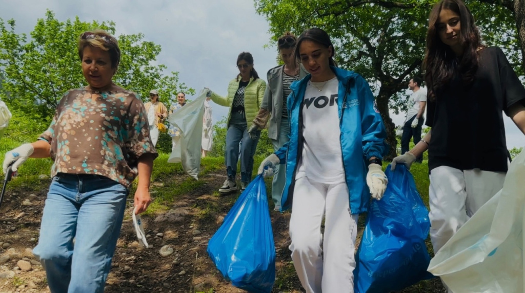 Волонтеры Карачаево-Черкессии собрали более 500 тонн мусора с побережий водоемов республики