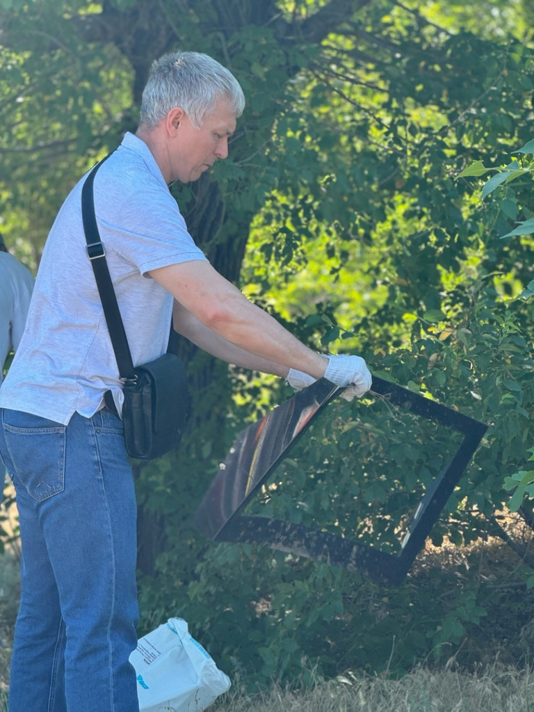 В городе Волжском Волгоградской области 70 экоактивистов привели в порядок участок берега Волгоградского водохранилища.