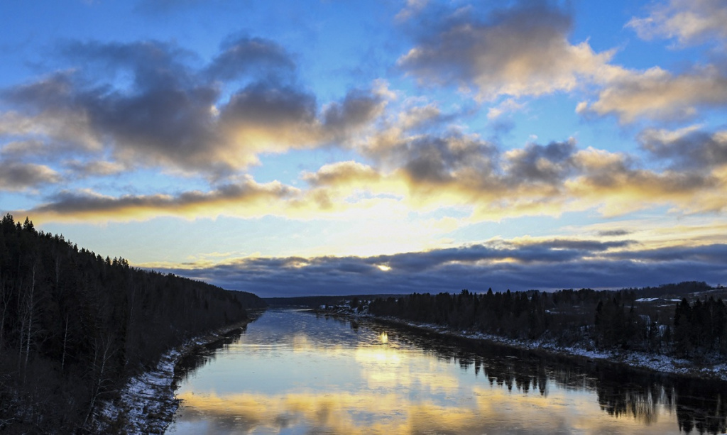 Закат над рекой Сухоной. Фото: Иван Макеев Закат над рекой Сухоной. Фото: Иванн Макеев