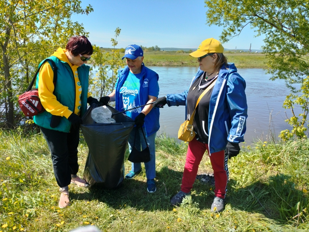 Башкирские волонтеры очистили от мусора 7 км побережья реки Ик