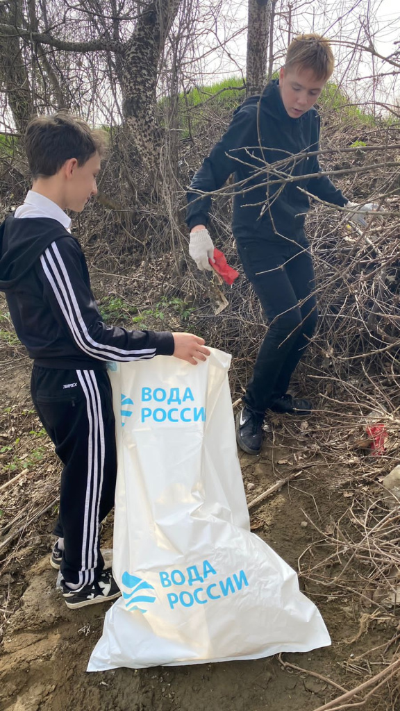 От Приморья до Поволжья на берега рек и озер выходят самые молодые волонтеры!