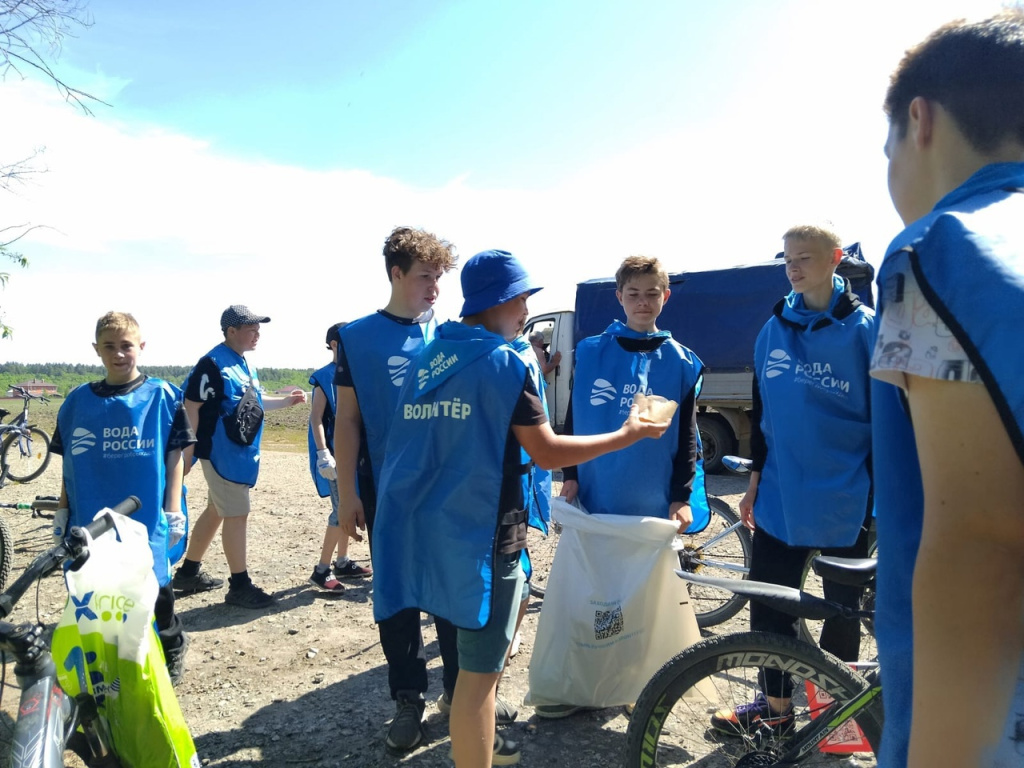 Экоактивисты «Движения первых» Кузнецкого района Пензенской области совместили субботник в рамках нашей акции с велопробегом.