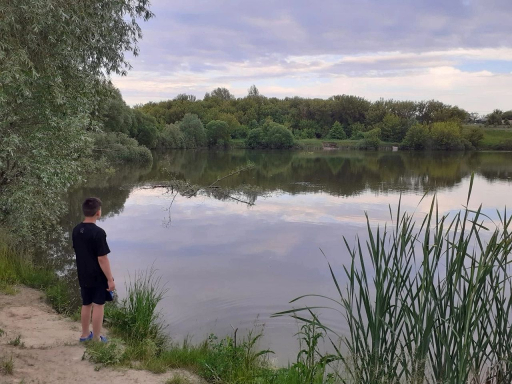 50 кг мусора вывез с берегов пруда волонтер-одиночка в Белгороде