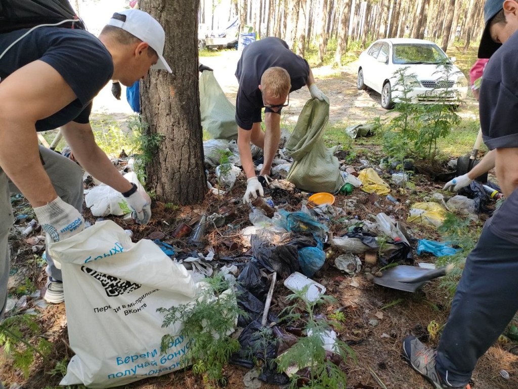 Корпоративные волонтеры привели в порядок Караканский бор под Новосибирском Корпоративные волонтеры привели в порядок Караканский бор под Новосибирском