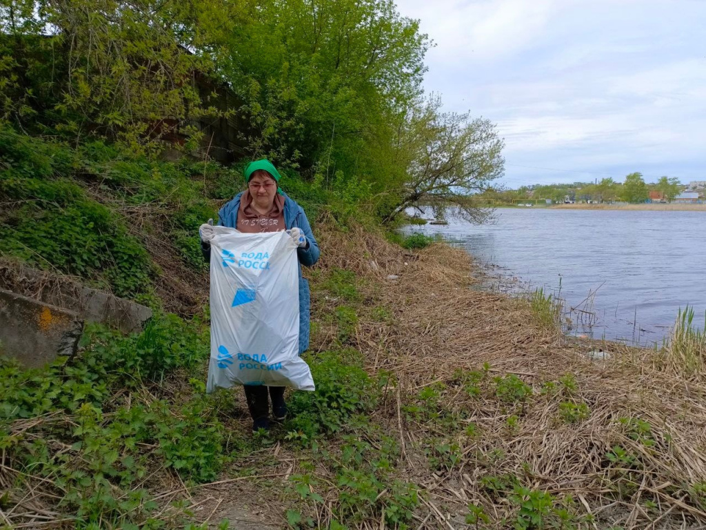 В Челябинской области учащиеся школы № 14 города Троицка вместе с учителями присоединились к акции «Вода России».