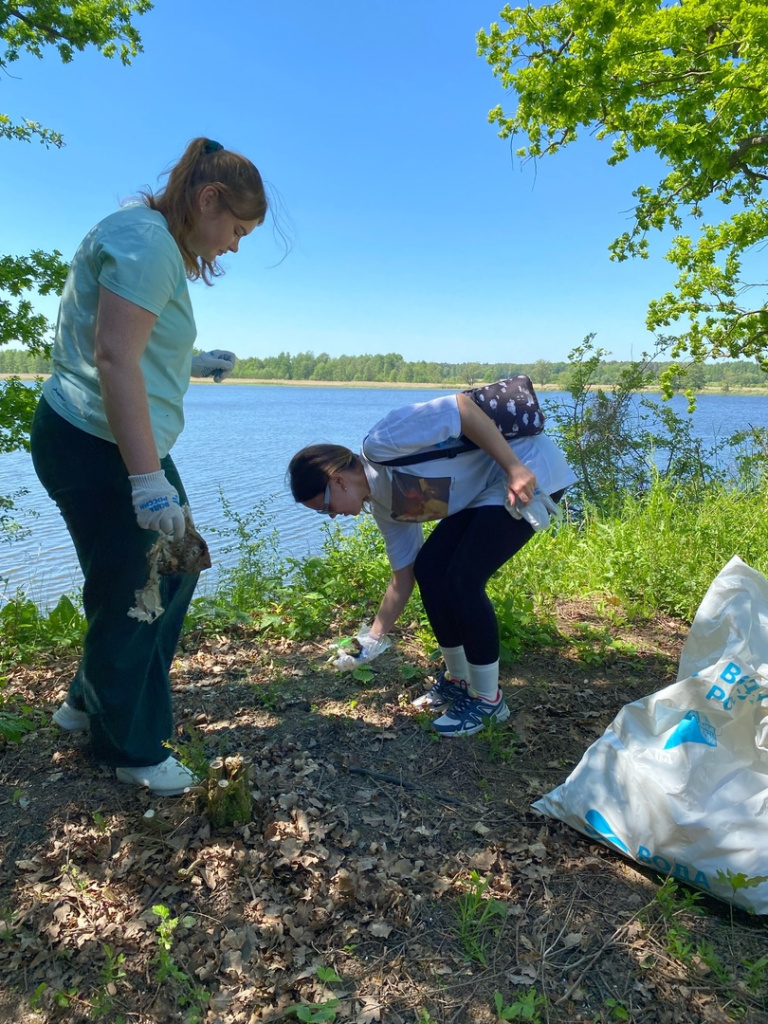 Волонтеры акции «Вода России» очистили берега Правдинского водохранилища